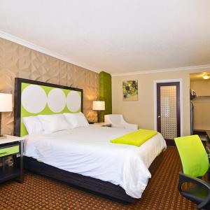 One King Deluxe Room