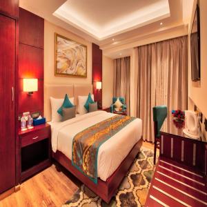 Standard Double Room (1+1 Happy Hour from 11am - 6pm), 10% off on Food & Beverage services