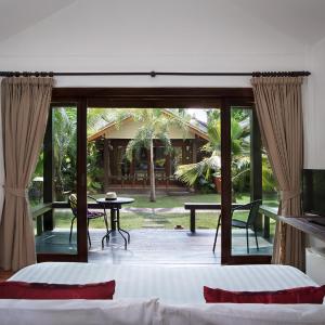 Bungalow Garden Wing