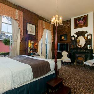Deluxe King Room with Balcony