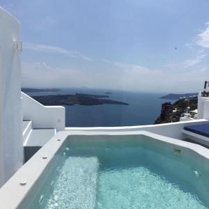 Superior Cave Villa with Outdoor Plunge Pool and Caldera View