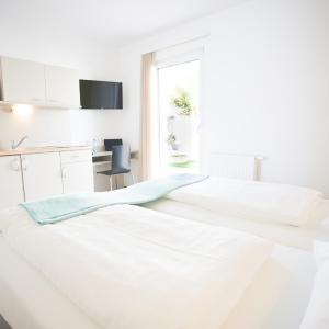 Comfort room with Kitchenette