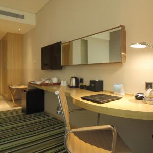 Superior Queen Room with Lake View