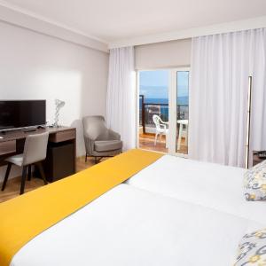 Double or Twin Room with Sea View