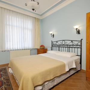 Economy Triple Room