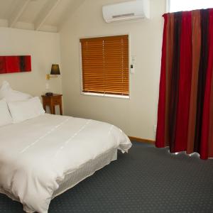 Deluxe Queen Studio 
