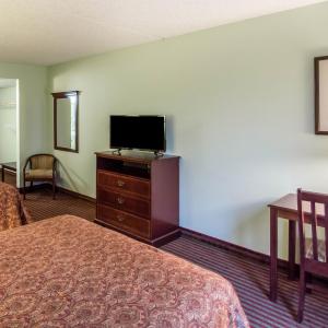 Double Room with Two Double Beds and Roll-In Shower - Accessible/Non-Smoking