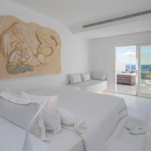 Private Luxury Art Suite with Outdoor Hot Tub, Sea View & Private Pool - Annex