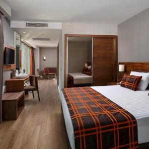 Junior Suite with Garden View