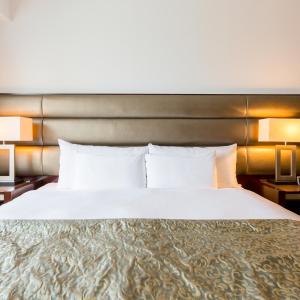 Deluxe King Room - Non-Smoking