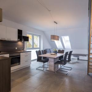 Apartment with Lake View