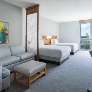 Queen Room with Sofa Bed and Accessible Tub - Disability Access