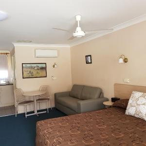 Large Deluxe Family Room 1