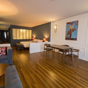 Junior Suite with City View