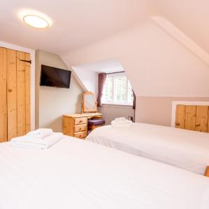 Twin Room with Shower