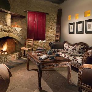  Luxury Suite with Fireplace & Spa Bath (Archontiko)