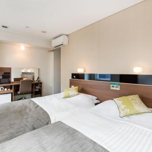 Twin Room (Two 47 in Beds) - Non-Smoking