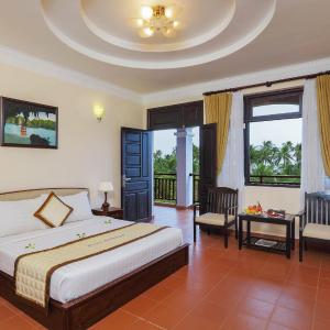 Deluxe Double or Twin Room with Pool View