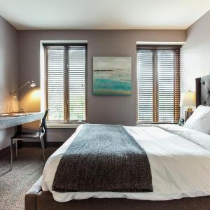 Standard Queen Room