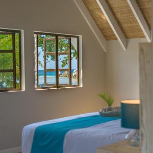 Deluxe Seafront King Room 
