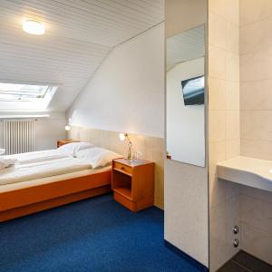 Budget Double Room with Shared Bathroom