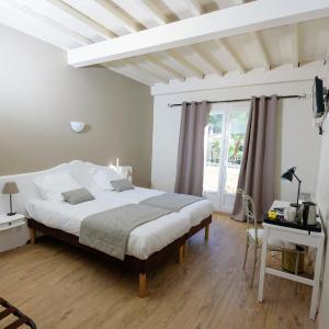 Double or twin Room with Terrace and Park View