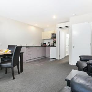 Deluxe One-Bedroom Apartment