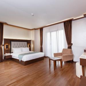 Double Room with Lake View