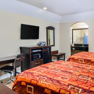 Queen Room with Two Queen Beds - Smoking