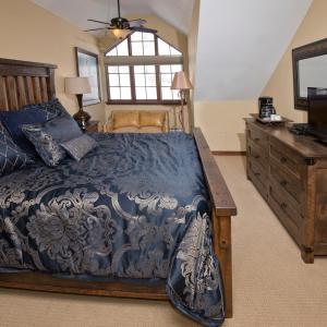 Deluxe Four-Bedroom Apartment
