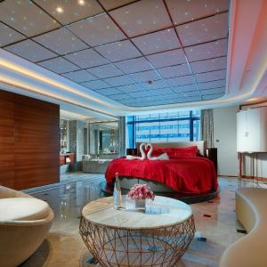 Studio with Spa Bath