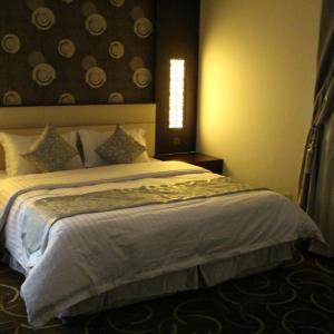 Deluxe Double Room (2 Adults + 1 Child)