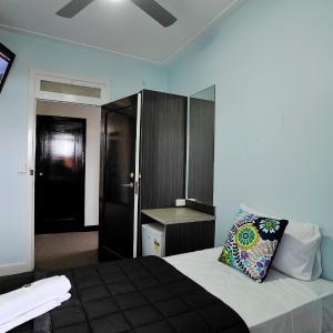 Single Room with Shared Bathroom
