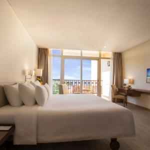 Premium Deluxe Twin Room with Balcony - Garden View