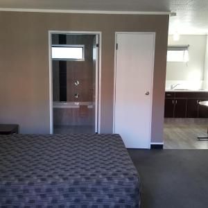 Executive Studio with Spa Bath 