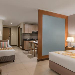 Premier Studio Suite with Kitchen