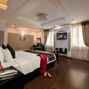 King Suite with City View