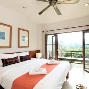 Deluxe Double with Mountain View