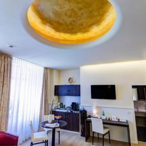 Studio (2 Adults)