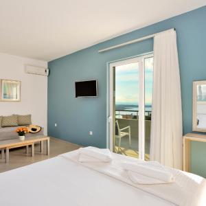 Deluxe Triple Room with Sea View