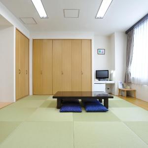 Deluxe Japanese-Style Room with Shared Bathroom - Non-Smoking