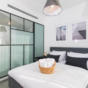 Deluxe One Bedroom Apartment with Balcony