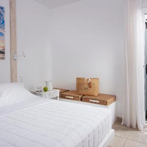 Double Room with Terrace and Pool View
