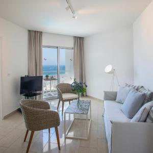 One Bedroom Suite Sea View