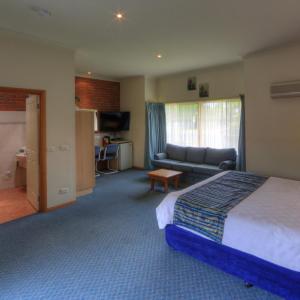 Deluxe King Suite with Spa Bath