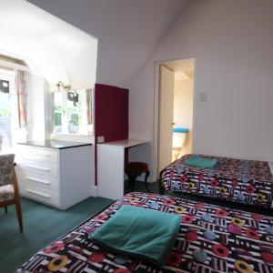 Budget Twin Room with En-Suite