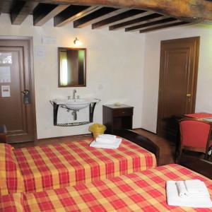 Single Room with Shared Bathroom