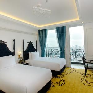 Two-Bedroom Apartment with Sea View