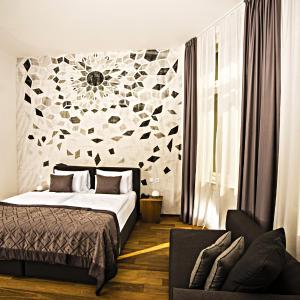Superior Double or Twin Room with Square View