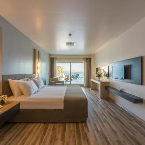 Ocean Suite with Direct Sea View